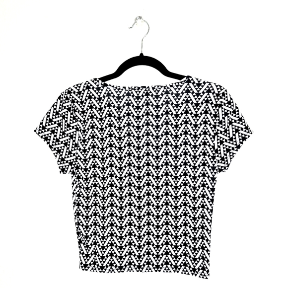 Cropped T-shirt by Living Doll, black and white geometric print. - Picture 3 of 4